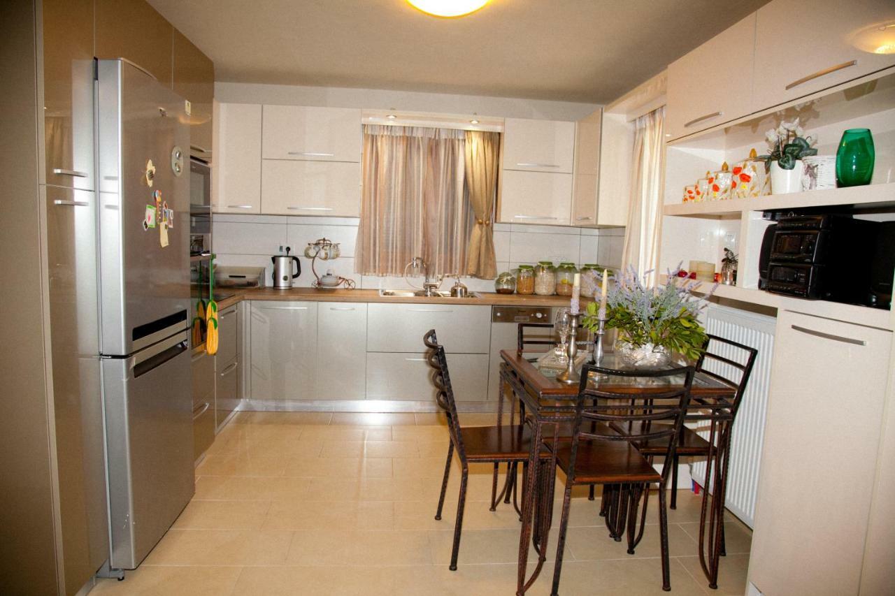 Virginia Place Atheras Exterior photo